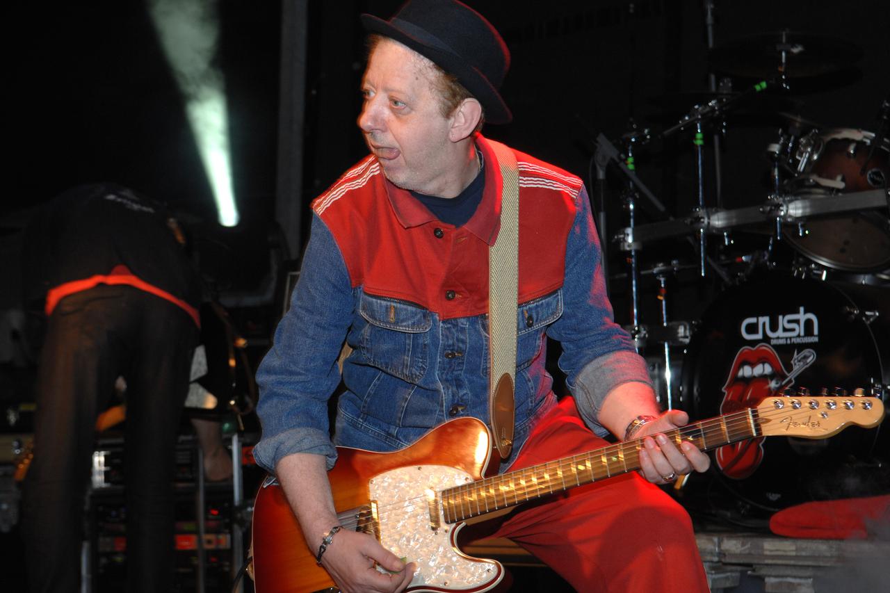 22.06.2014., Bjelovar - Prljavo kazaliste odrzalo koncert u Zdralovima kraj Bjelovara, a rijec je o humanitarnom nastupu za izgradnju tamosnje Zupne crkve. Popularni Prljavci su svirali do kasnih nocnih sati pjevajuci sve hitove, a vrhunac je bio kada su 