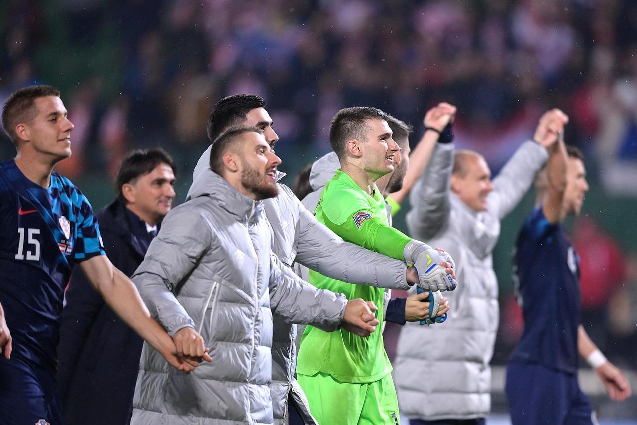Slavlje hrvatskih igrača nakon pobjede nad Austrijom i osvojenim prvim mjestom u skupini