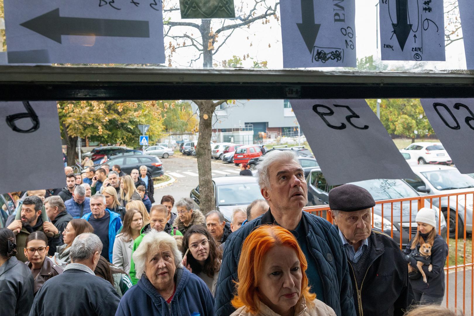 Glasanje se provodi na više od 8300 biračkih mjesta, a birališta su otvorena od 7 do 20 sati. Izborni proces prati više od 16.000 promatrača iz domaćih i međunarodnih organizacija.

