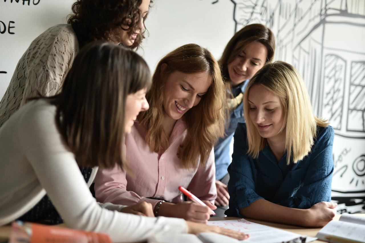 Polyglotte Institute