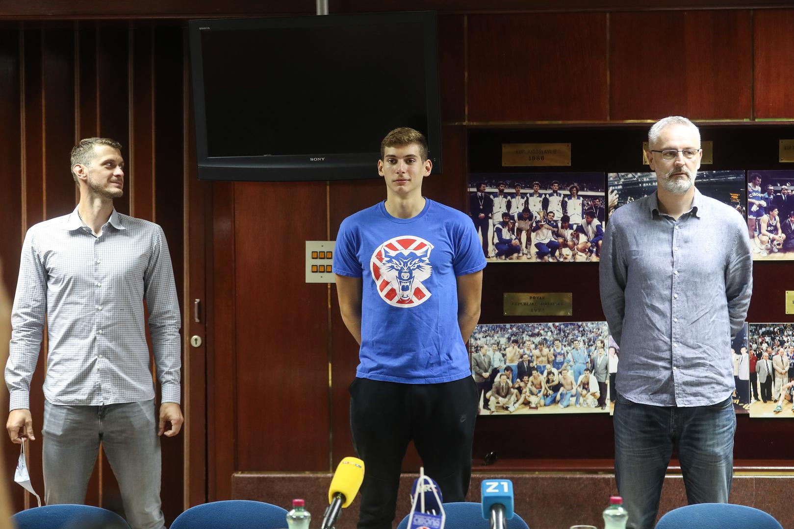 24.09.2020.Zagreb -  Konferencija za medije KK Cibone  na kojoj su trener Ivan Velic i sportski direktor Marin Rozic predstavili novog kapetana momcadi Roka Prkacina.Photo: Zeljko Lukunic/PIXSELL