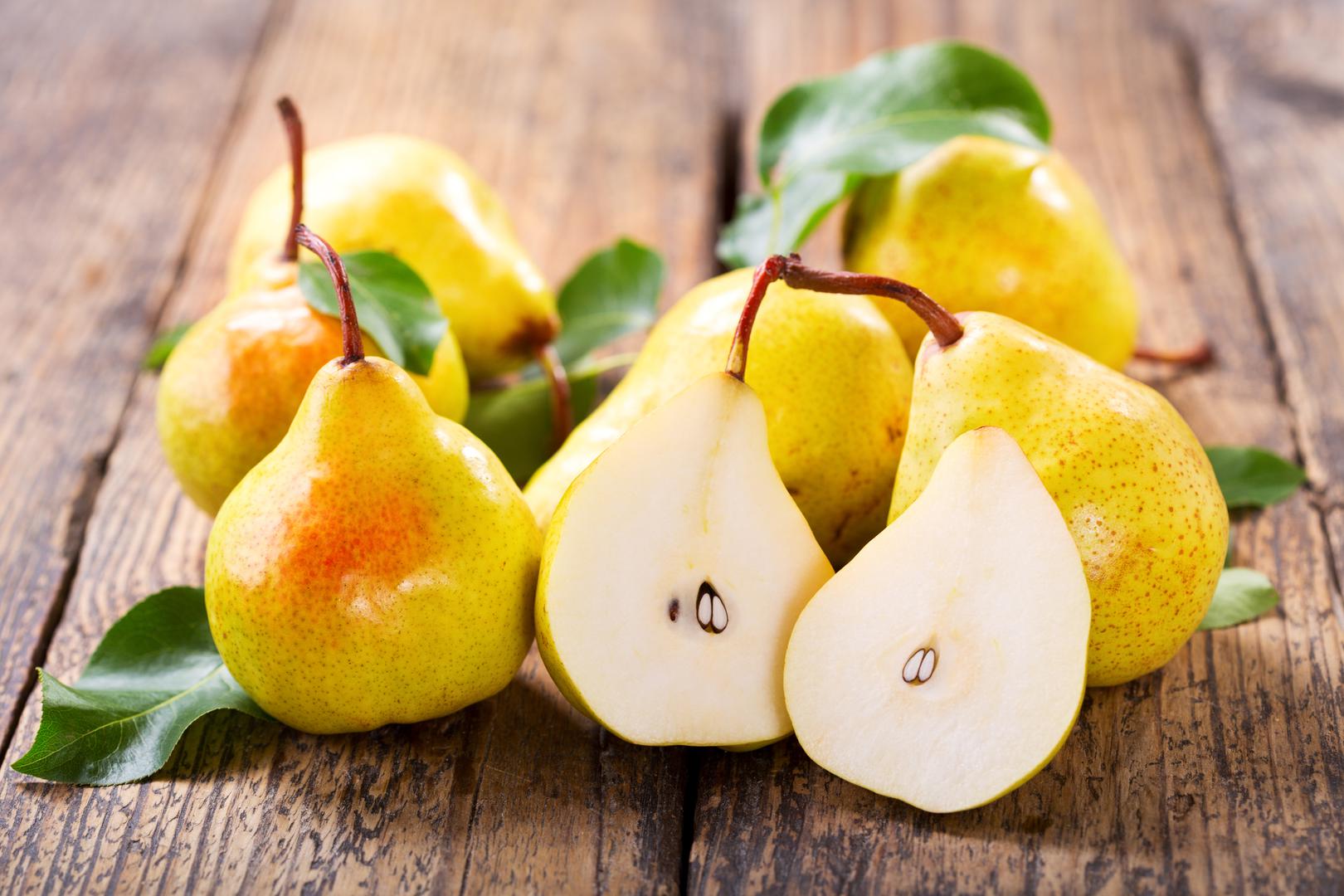 KRUŠKE - Znanstvenici su otkrili da su odrasle osobe koje su jele najmanje 30 grama vlakana dnevno izgubile gotovo pet kilograma godišnje bez ikakvih drugih promjena u prehrani. Srednje velika kruška sadrži šest grama proteina - više od većine voća, uključujući i jabuke.