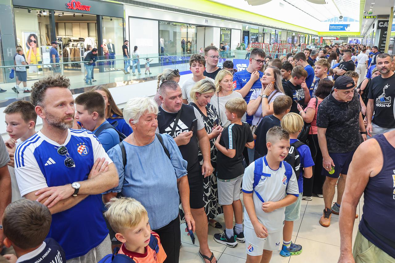 Zagreb: Otvorenje novog Dinamovog fan shopa