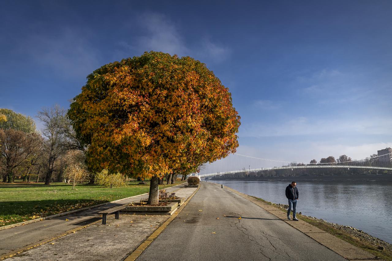 Osijek: Boje jeseni na osječkoj promenadi