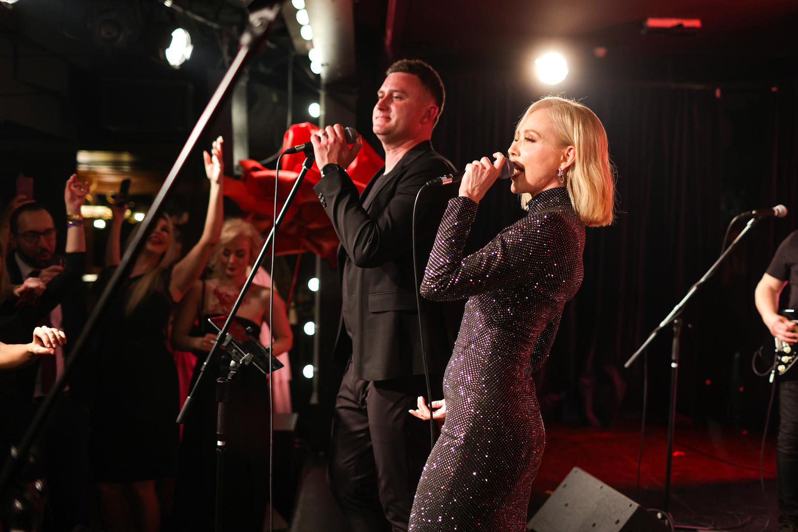 S veseljem nam se pridružila na ekskluzivnom afterpartyju, gdje je svojim energičnim pjevanjem i šarmom stvorila nezaboravnu atmosferu. 