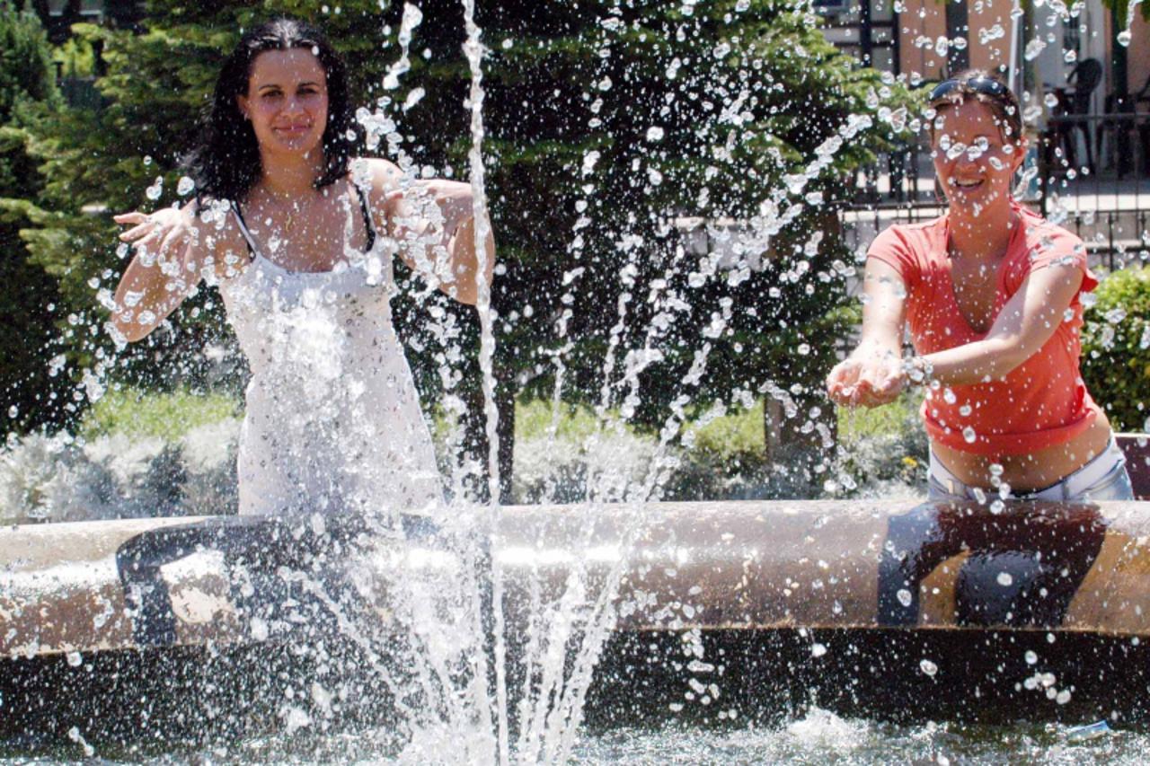 'za dalmaciju......25.06.2006.......sibenik.... vrucine.....sibenik snimio hrvoje jelavic'