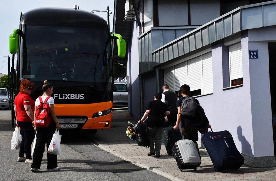 Sl. Brod: Nekoliko putnika stradalih u autobusnoj nesreći odlaze iz pansiona zrakoplovom u Prištinu