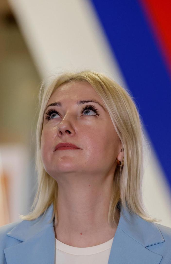 Yekaterina Duntsova, a former regional journalist who plans to run for Russian president in the March 2024 election, speaks with journalists after meeting officials of the Central Election Commission to submit documents at an office in Moscow, Russia, December 20, 2023. REUTERS/Maxim Shemetov Photo: MAXIM SHEMETOV/REUTERS