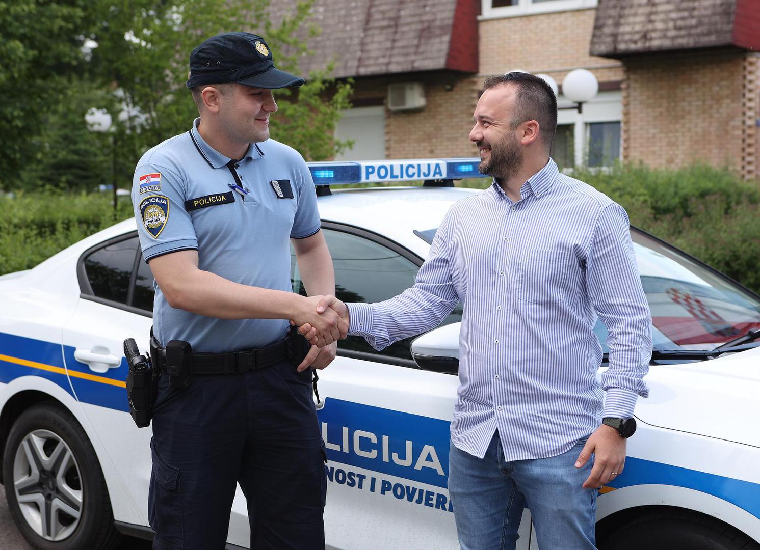 29.05.2023., Dugo selo - Ispred PP Dugo Selo razgovarali smo s policajcem Josipom koji je pod rotirkama pratio oca Kristian Tomic i rodilju do bolnice. Stigli su sigurno, a zena je 20 minuta kasnije rodila curicu. Photo: Marko Prpic/PIXSELL