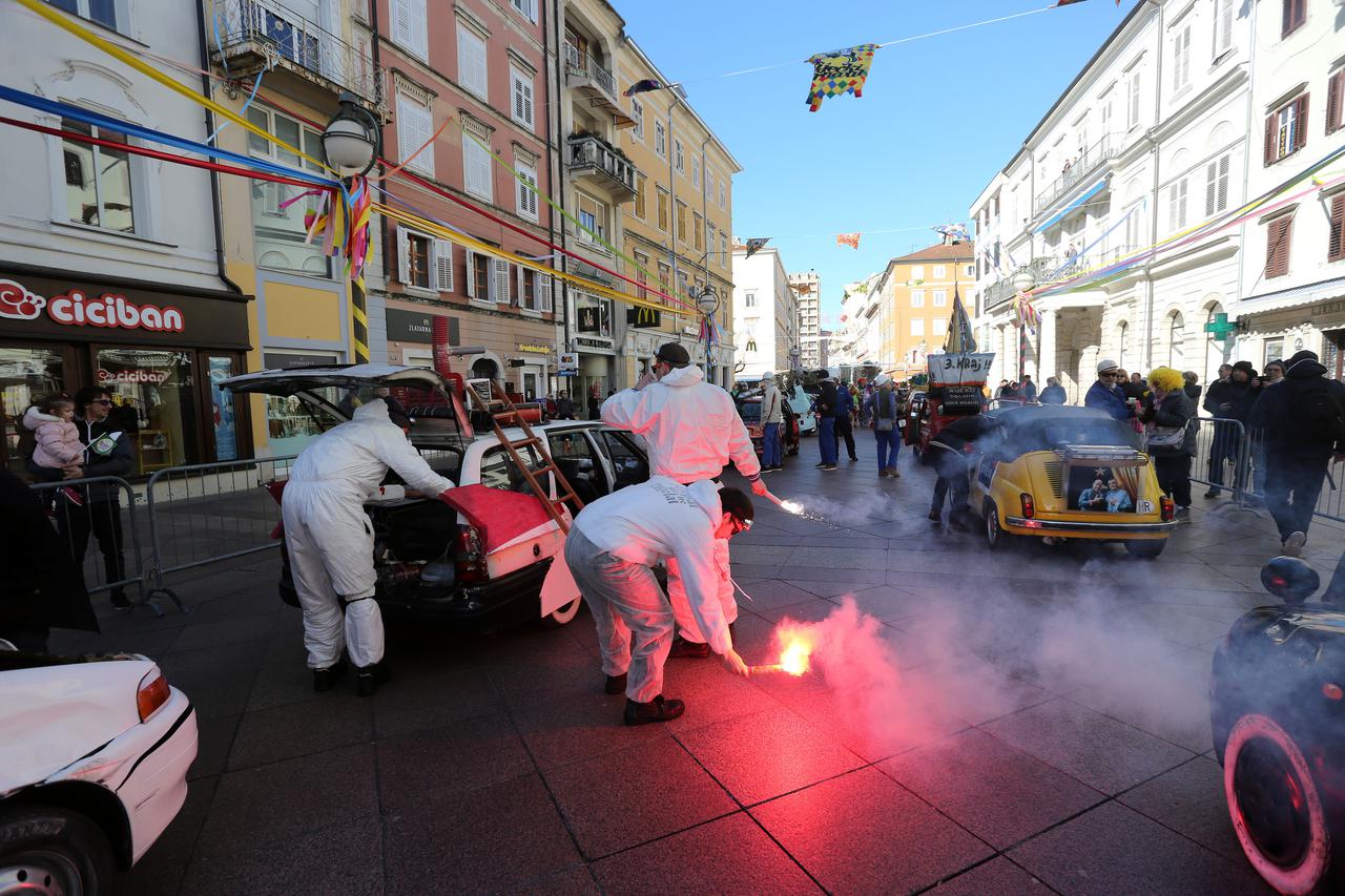Maškarani auto-rally Pariz - Bakar na Korzu u sklopu Riječkog karnevala