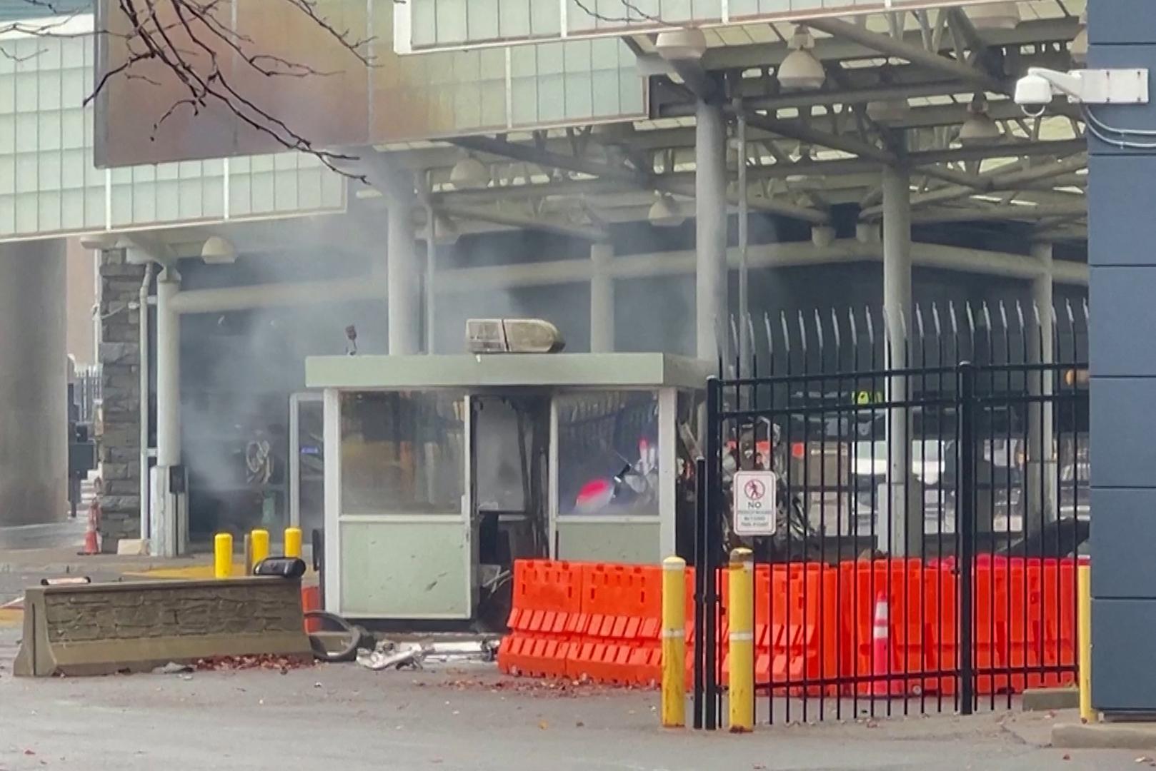 Smoke lingers after an incident at the Rainbow Bridge U.S. border crossing with Canada, in Niagara Falls, New York, U.S. November 22, 2023 in a still image from video.  REUTERS/Reuters TV Photo: REUTERS TV/REUTERS
