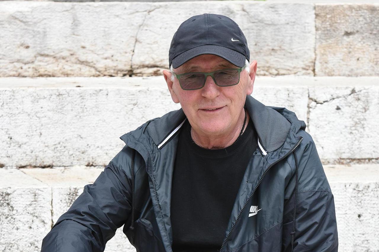 Oliver uz čeliste pjeva "Lipa moja" 