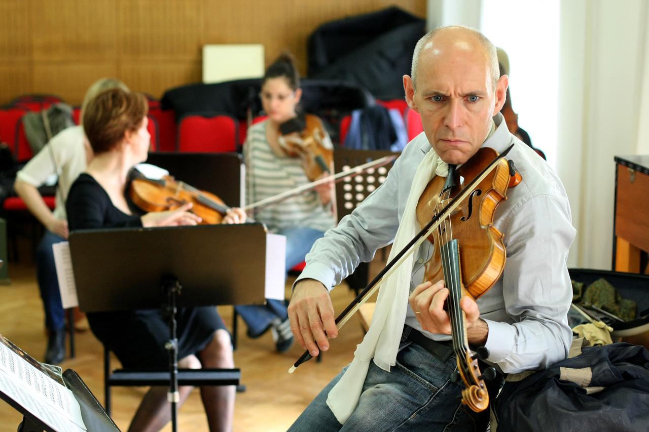 Zagreb: Talijanski violinisti Enrico Onofri na probi s Hrvatskim baroknim ansamblom