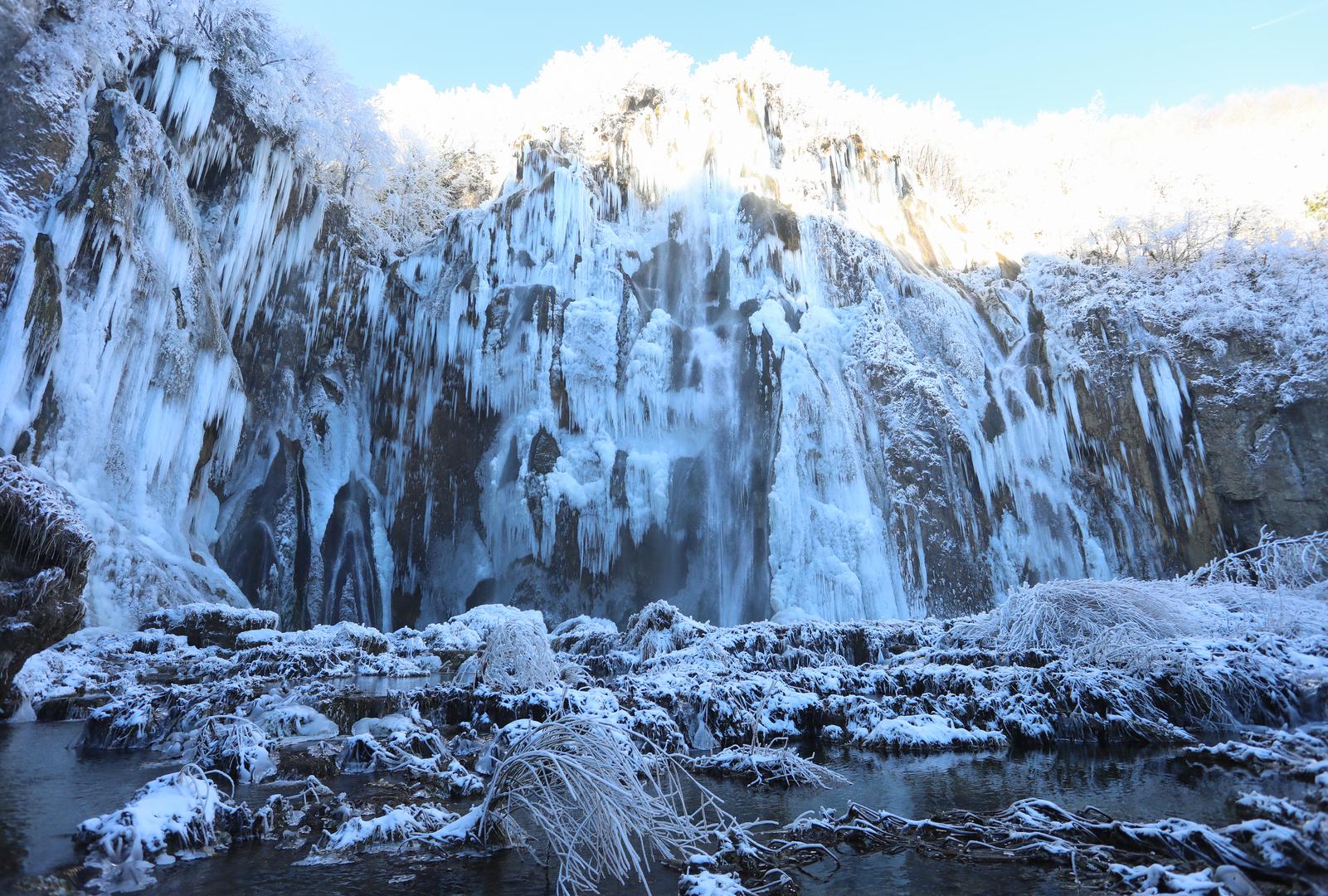 13.01.2024., Plitvicka jezera - Snijeg i debeli minusi zaledili su slapove na Plitvickim jezerima koji mame uzdahe brojnih posjetitelja. Photo: Kristina Stedul Fabac/PIXSELL