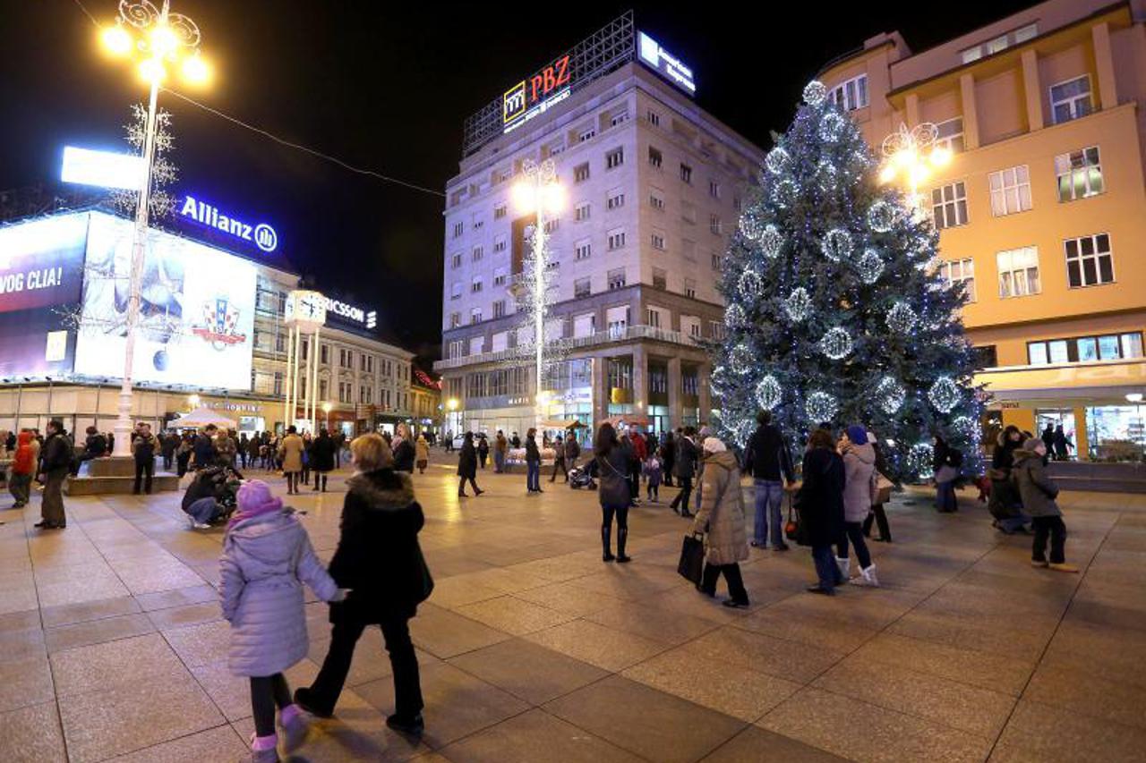 Božićni ugođaj na ulicama i trgovima Zagreba (1)