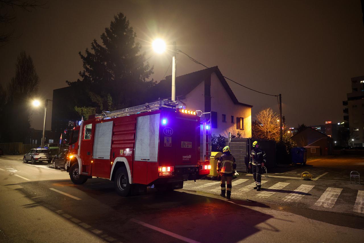 Zagreb: Požar električnih stupova