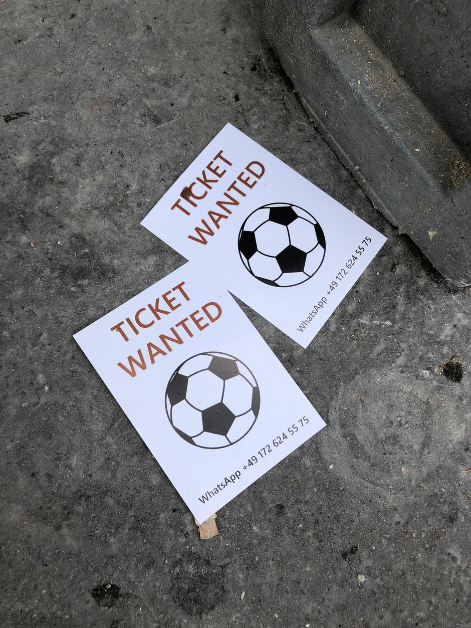 Luda atmosfera zavladala je Parizom uoči finala LP