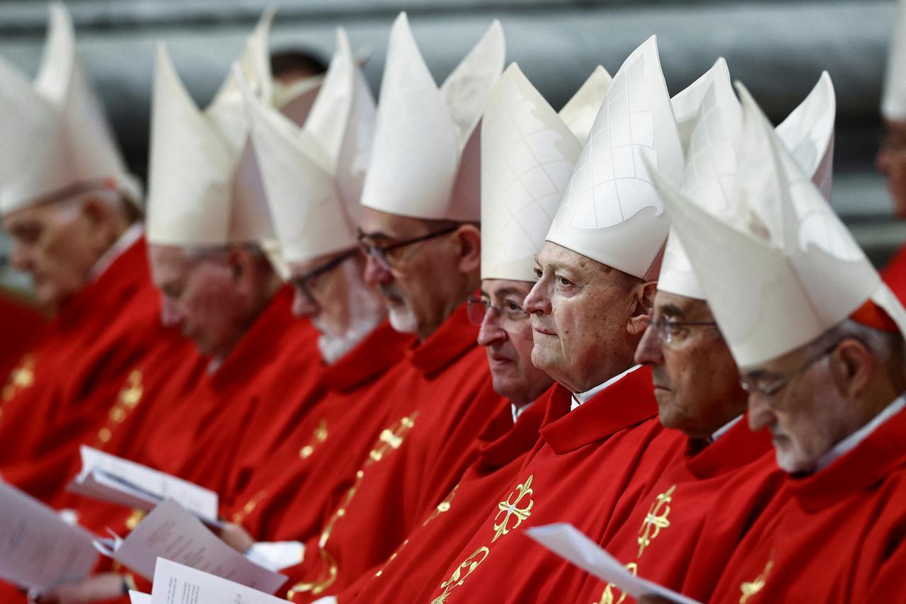 Mass to mourn Pope Francis held at St. Peter's