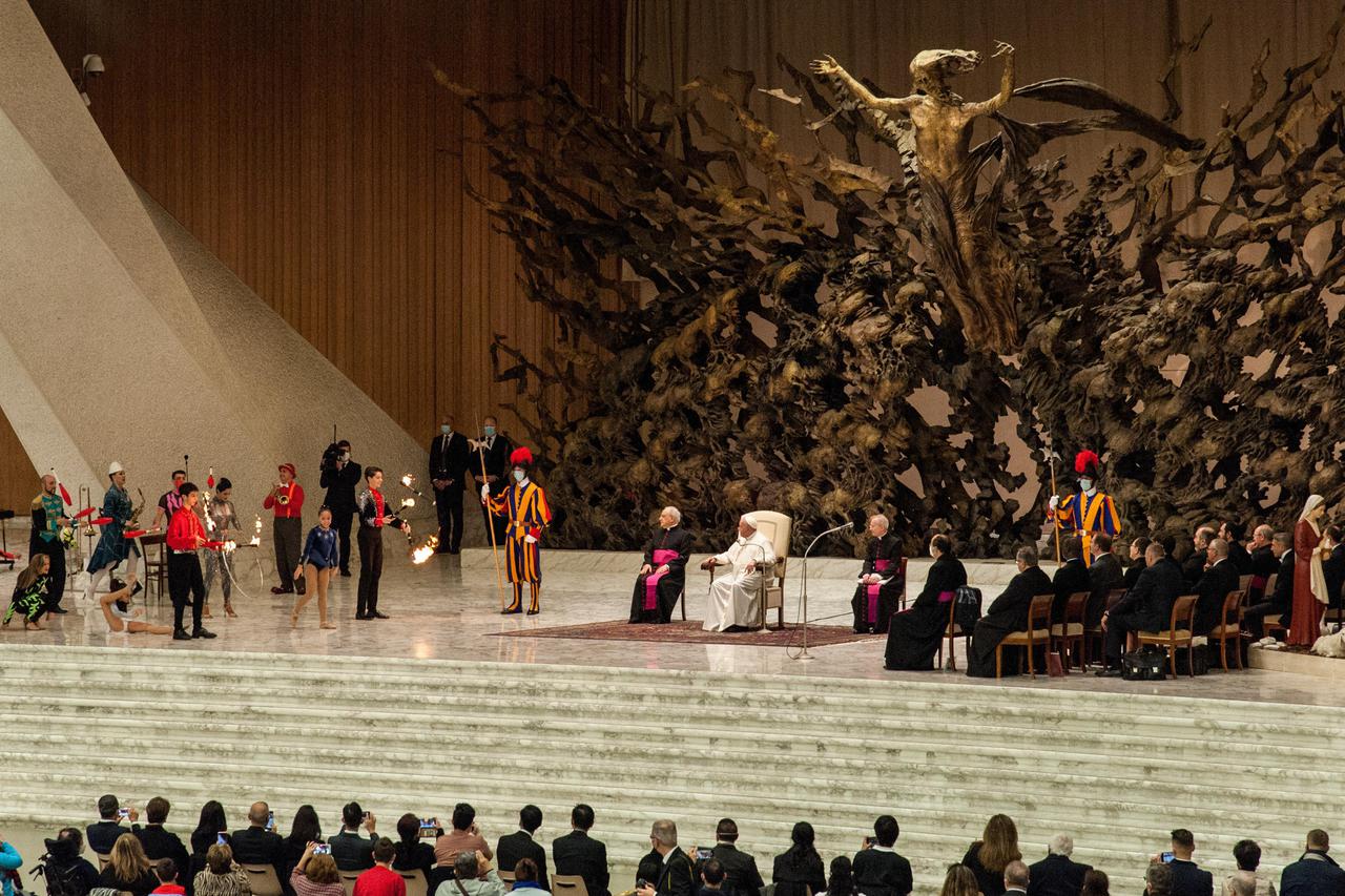 Papa Franjo na audijenciji u Vatikanu rekao kako se djeca ne smiju izjednačavati s kućnim ljubimcima