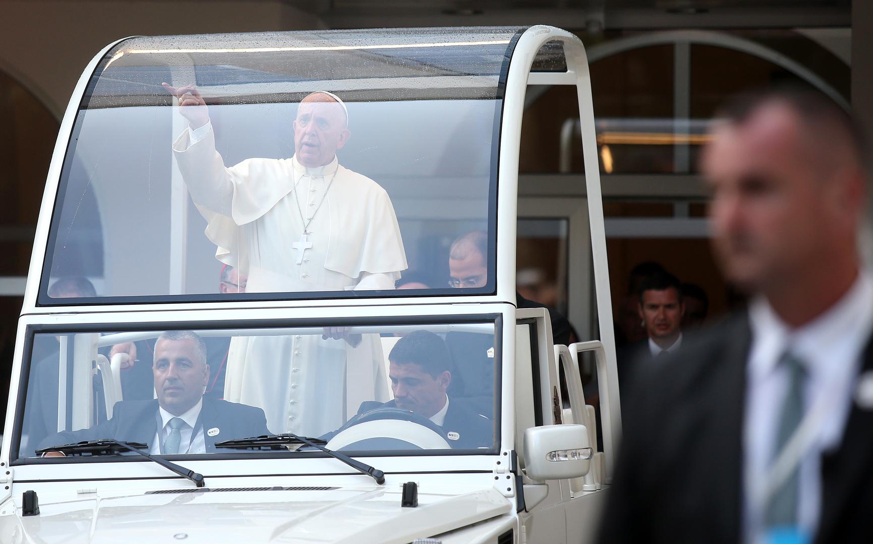 Prenoseći vijest o smrti pape Franje portal Oslobođenja ističe kako je s ovog svijeta otišao "čovjek koji je želio da Crkva ima srce".