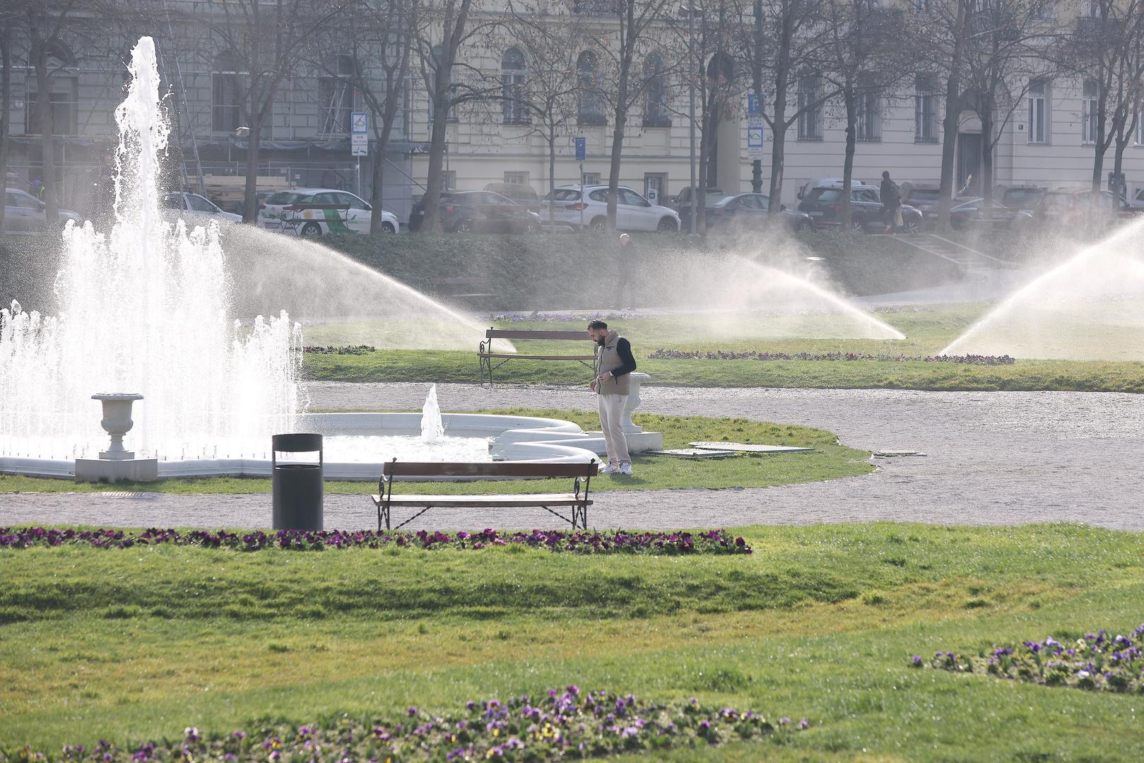Inače, svi trgovi u centru grada imaju ugrađene sustave za navodnjavanje. 