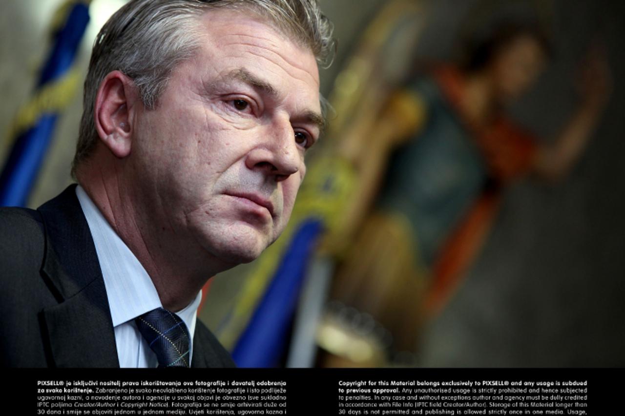 '21.12.2012., Zagreb - Ministar unutarnjih poslova Ranko Ostojic govorio je danas na konferenciji za medije o rezultatima istrage u aferi Izlisti.   Photo: Patrik Macek/PIXSELL'
