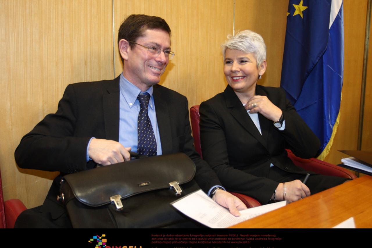 '11.02.2010., Zagreb - Sjednica Hrvatskog sabora. Rasprava o trecem mandatu Mladena Bajica na mjestu glavnog drzavnog odvjetnika. Ivan Simonovic i Jadranka Kosor.  Photo: Davor Puklavec/PIXSELL'