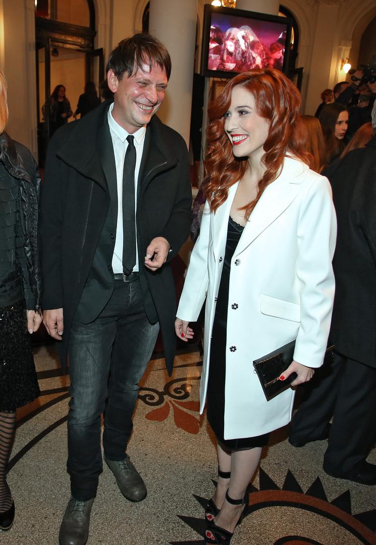 Helena Minić Matanić cijenjena je hrvatska glumica, prepoznatljiva po svojoj iznimnoj karijeri i posvećenosti kazalištu. 