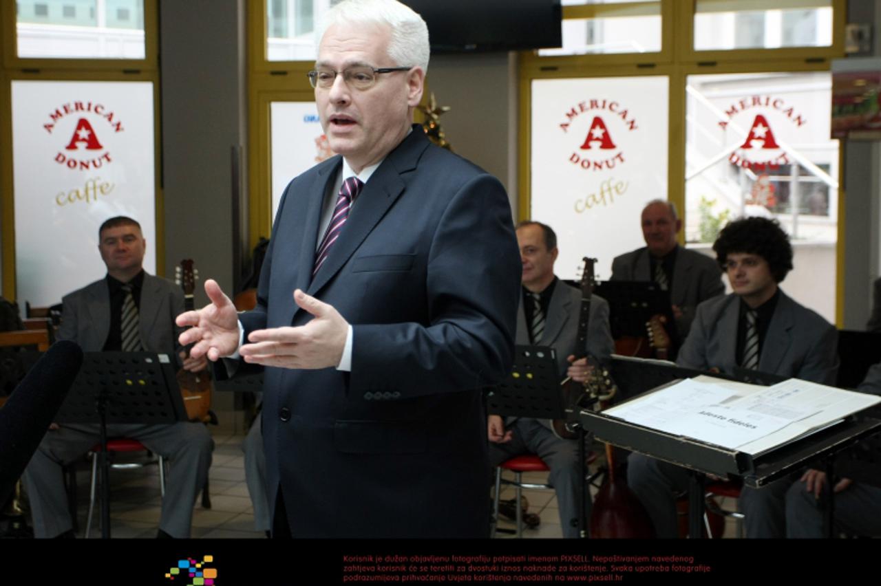 '21.12.2012., Zagreb - Predsjednik Republike Hrvatske Ivo Josipovic nazocio je u Klinickoj bolnici Sveti Duh 3. Bozicnom koncertu za pacijente i susjede, pod naslovom Umjetnost za zdravlje, a potom je