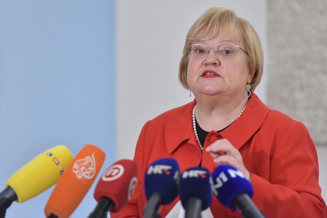 Predsjednica stranke GLAS Anka Mrak Taritaš dala je izjavu za medije