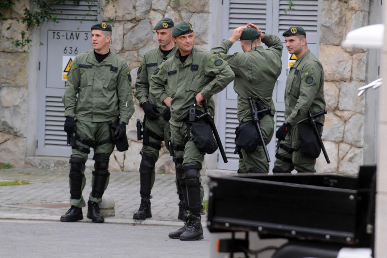 '03.11.2010.,Split:Hotel Lemeridien igraci zenita stigli u hotel uz pratnju specijalne policije Photo: Nino Strmotic/PIXSELL'