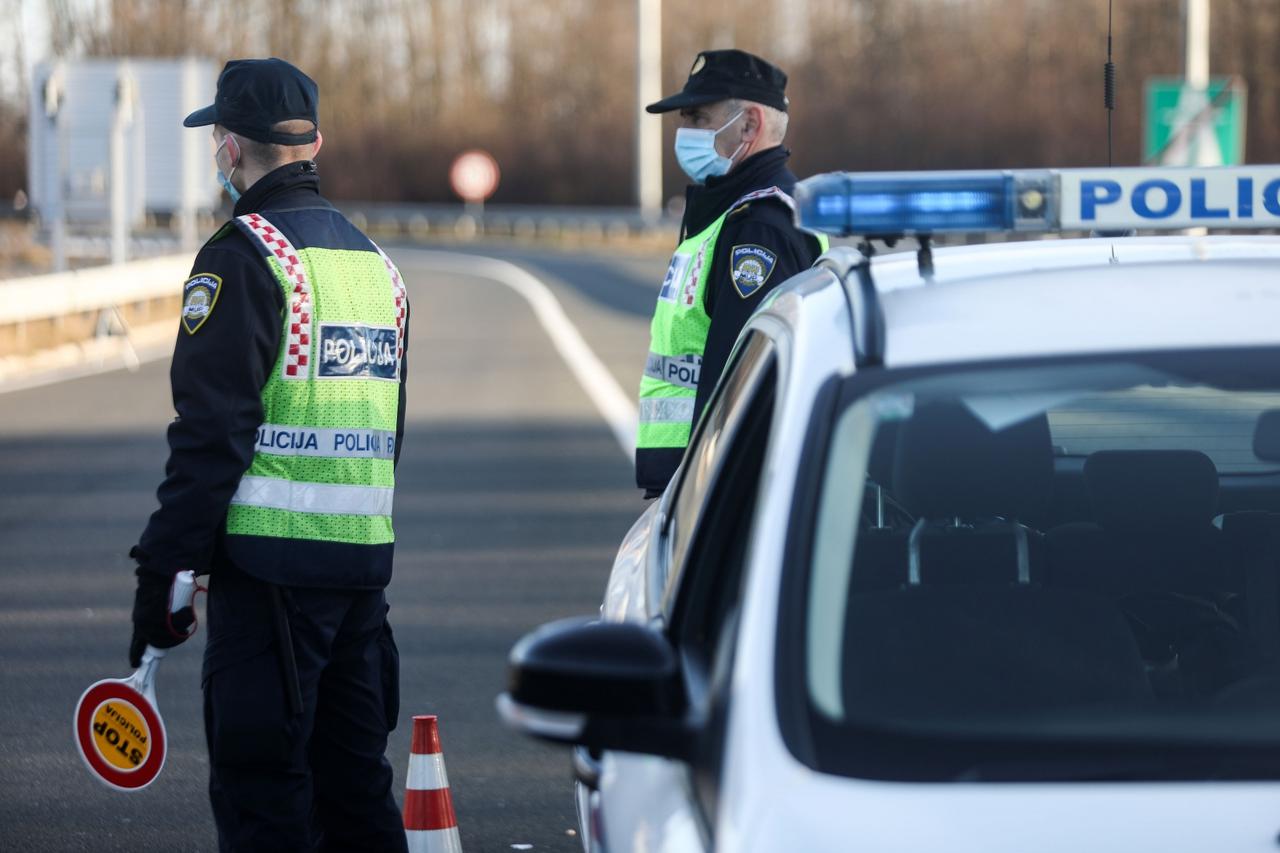 Policija na punktovima diljem Hrvatske provjerava propusnice