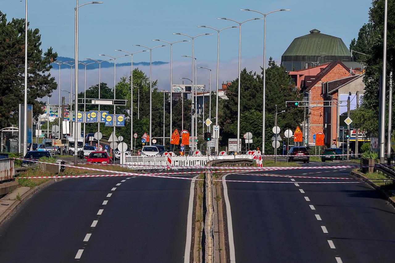 Zagreb: Zbog uklanjanja sjevernog dijela nebodera Vjesnik zatvoren je promet Slavonskom avenijom u oba smjera