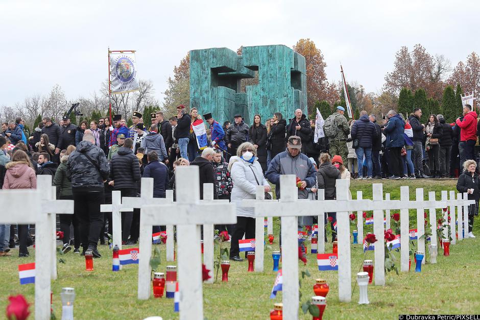Na Memorijalnom groblju  odana počast žrtvama Vukovara