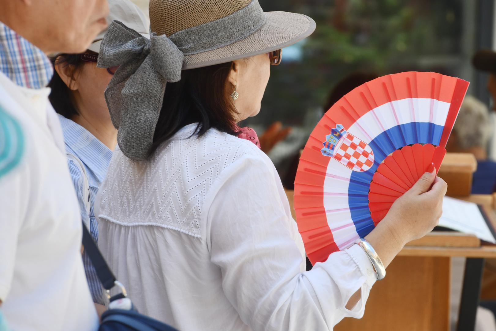 Stručnjaci predlažu konzumiranje pola unce do 15 ml vode po pola kilograma tjelesne težine dnevno. Međutim, kada temperature porastu kao što se očekuje tijekom ovotjednog toplinskog udara, odgovarajuća hidratacija znatno je bitnija.