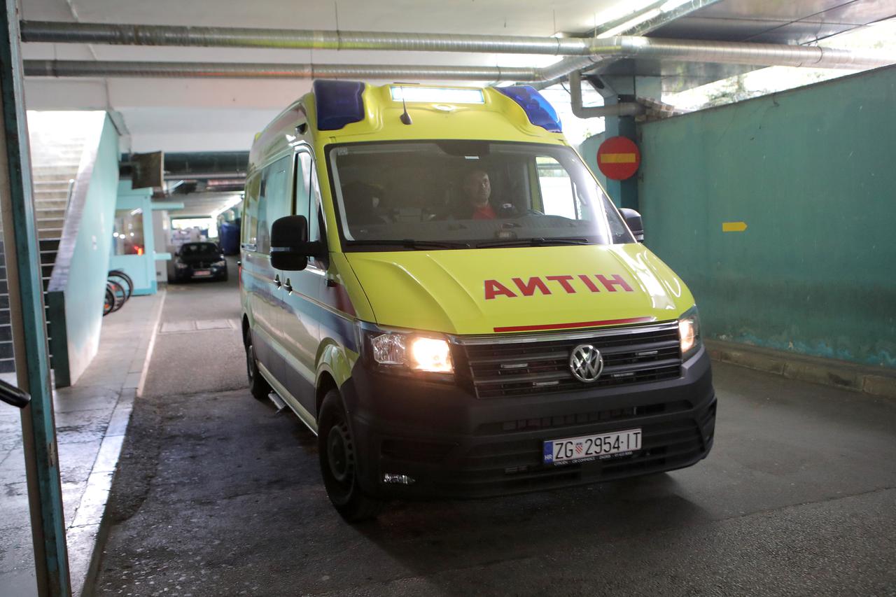Zagreb: Vjekoslav Prebeg kolima hitne pomoći prevezen u KB Dubrava