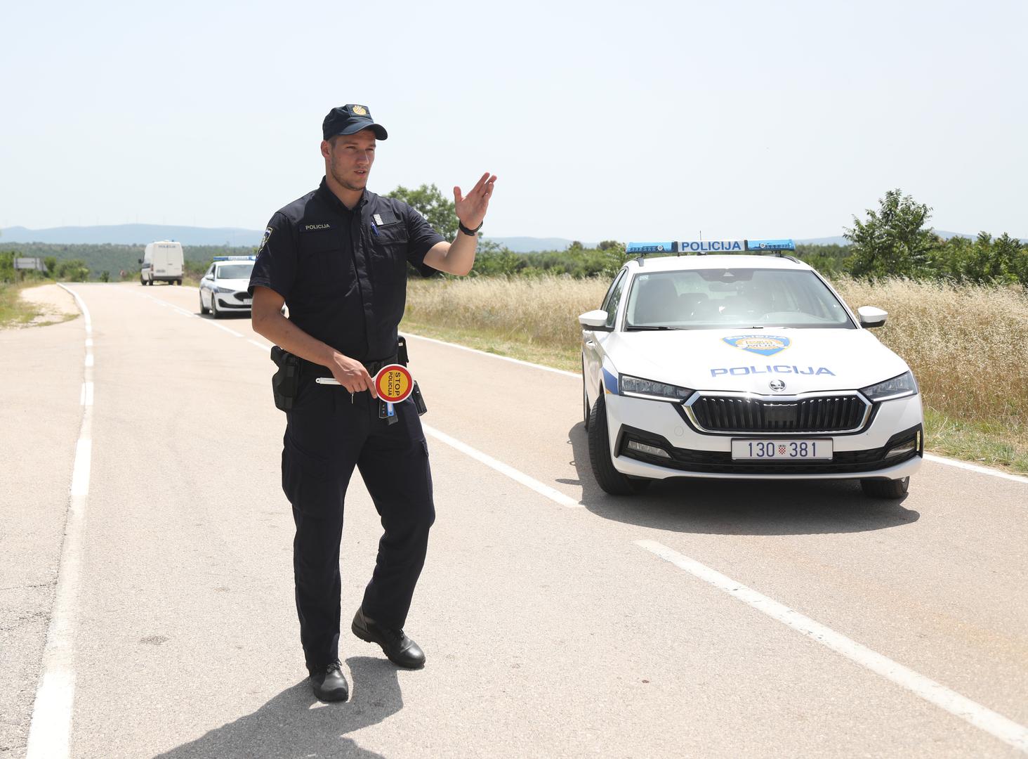 21.06.2023., Pakovo Selo - U kanjonu rijeke Cikole na podrucju Pakova Sela u Sibensko-kninskoj zupaniji srusio se helikopter madjarskih oruzanih snaga koji se u Hrvatskoj nalazi na obuci. Photo: Dusko Jaramaz/PIXSELL