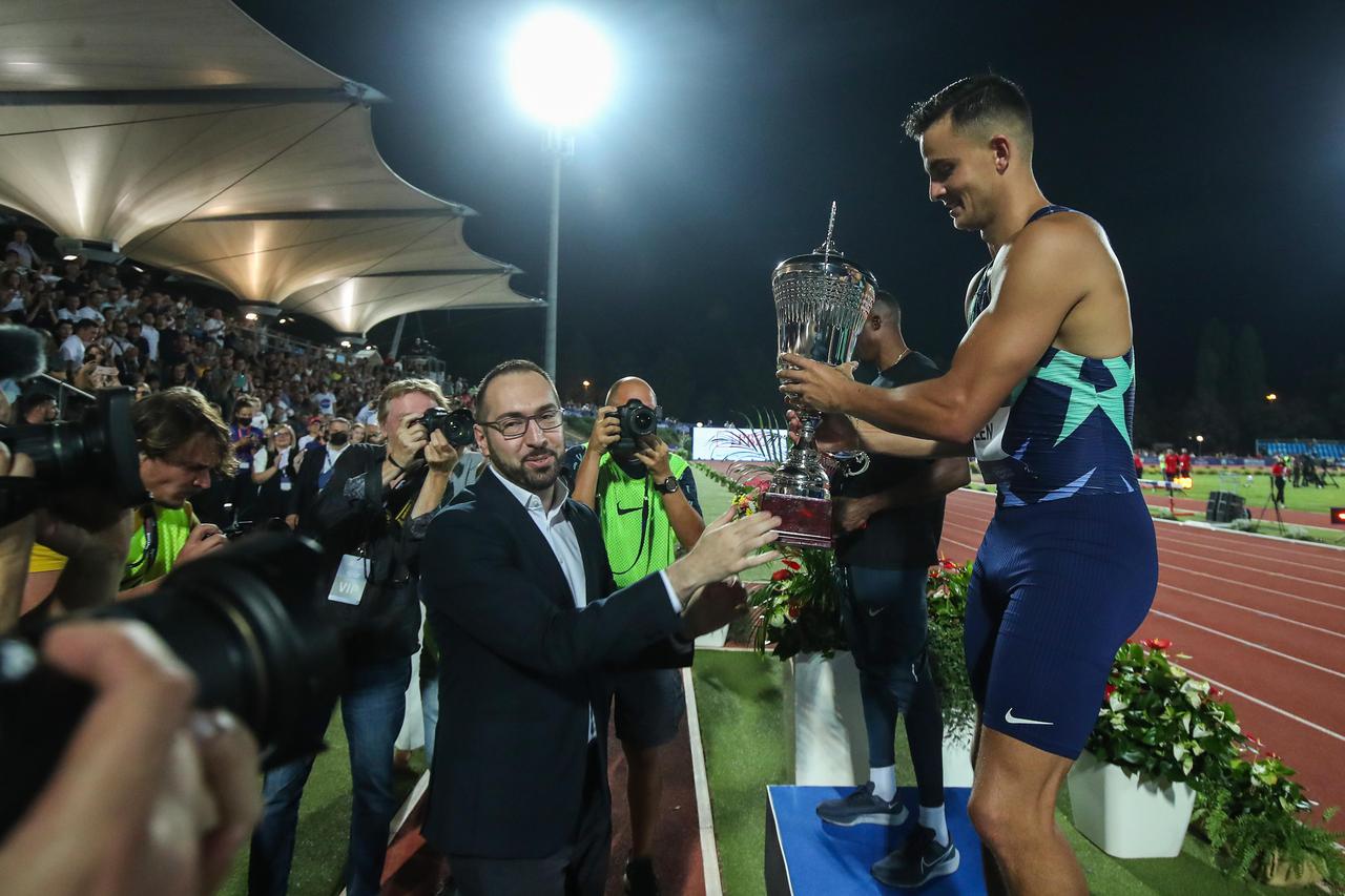 Devon Allen pobjednik utrke 110 metara s preponama