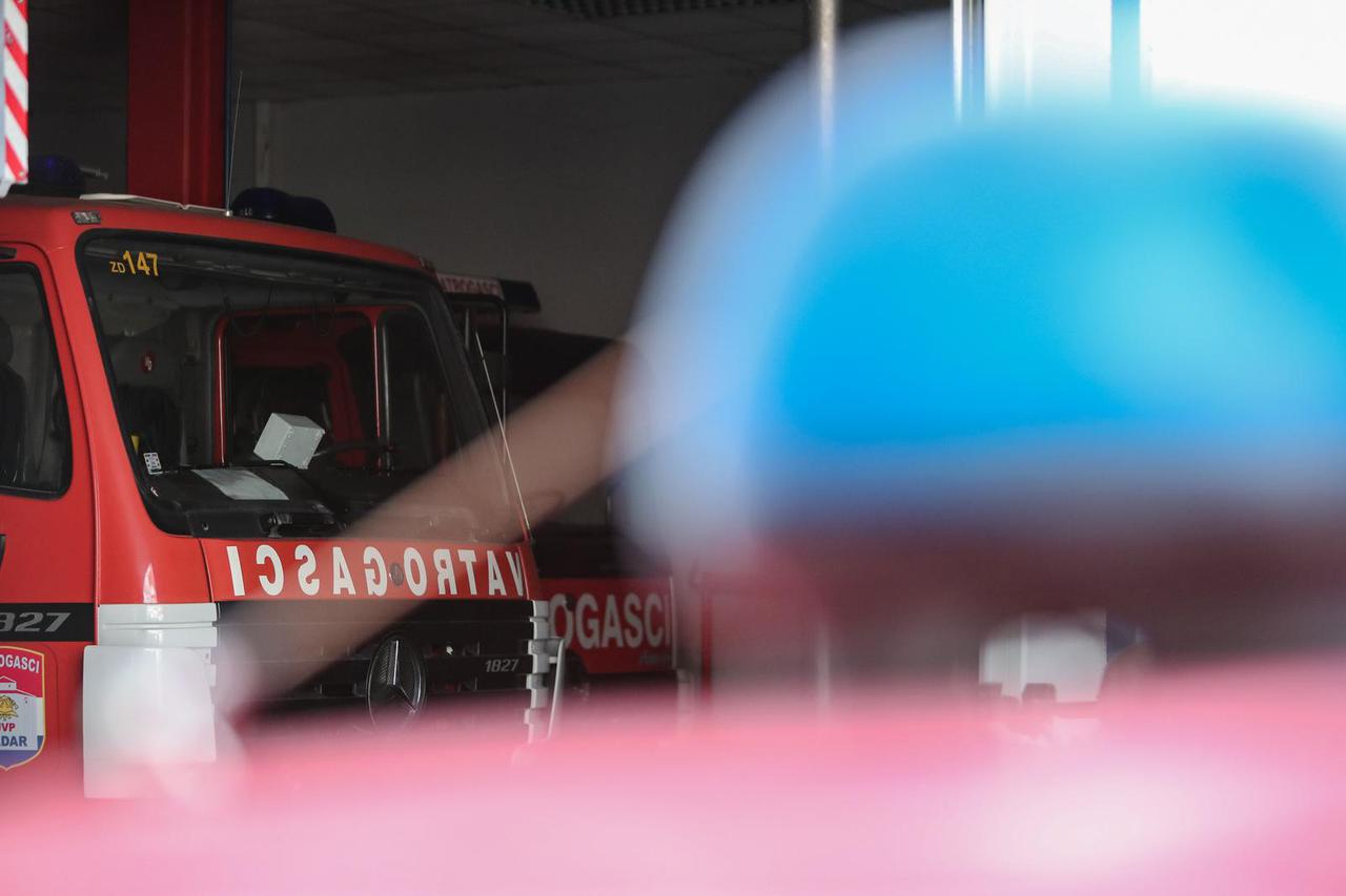 Zadar: Konferencija za medije Udruge sindikata profesionalnih vatrogasaca RH