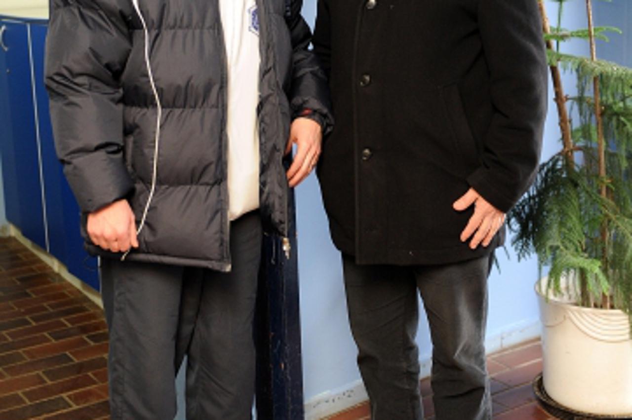 '28.01.2011., Stadion Varteks, Varazdin -  Igraci nogometnog kluba Varazdin i strucni stozer danas su otputovali na pripreme u tursku Antalyu, Davor Vugrinec i sportski direktor Stjepan Cvek Photo: Ma