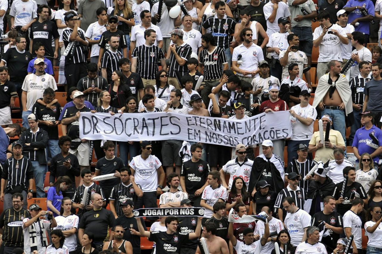 'Supporters of Brazilian Corinthians hold a banner honouring former Brazilian player Socrates --who died this morning-- during the Brazilian Championship  final against Palmeiras, at the Pacaembu stad