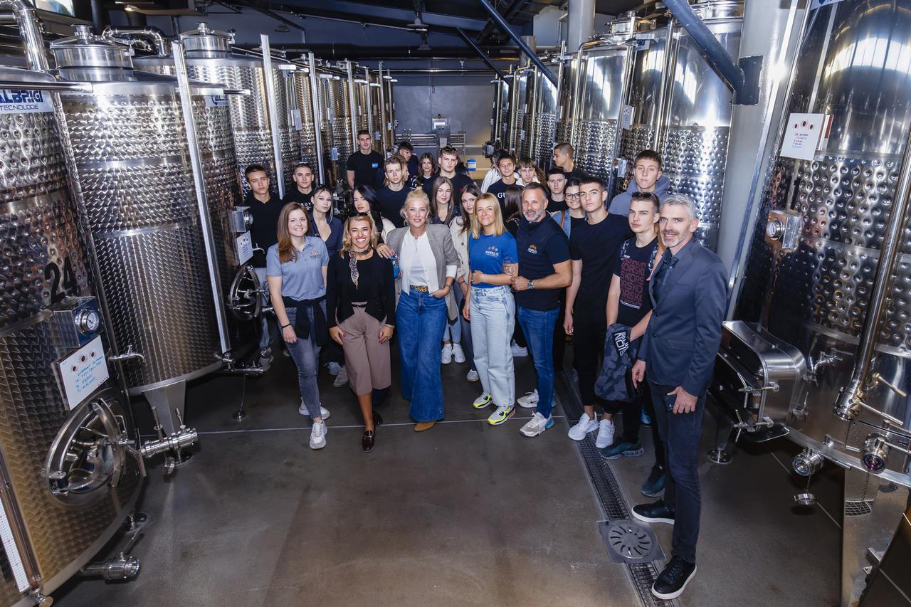 Učenici Olive Allegre posjetili su vinariju Markus Fine Wines u Kaštelima