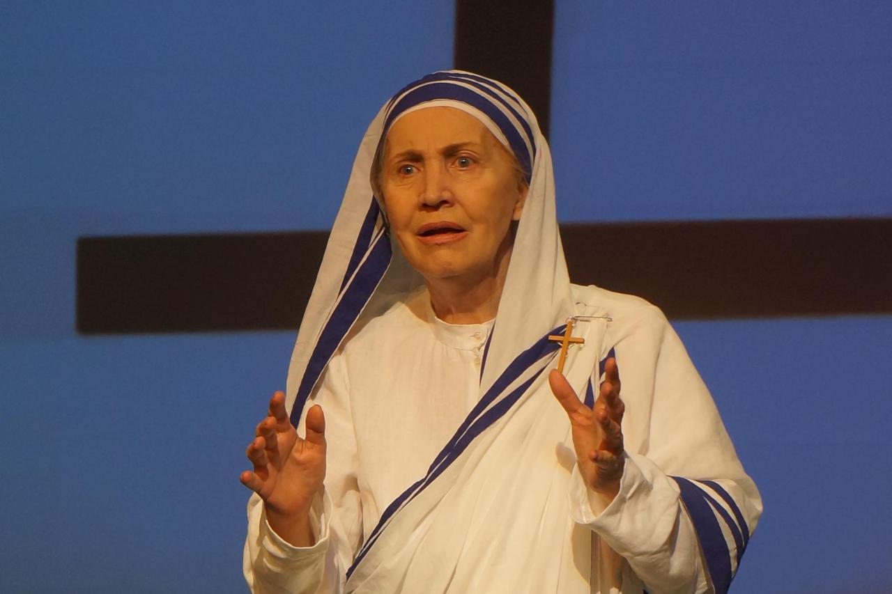 Kostadinka Velkovska kao Majka Tereza 