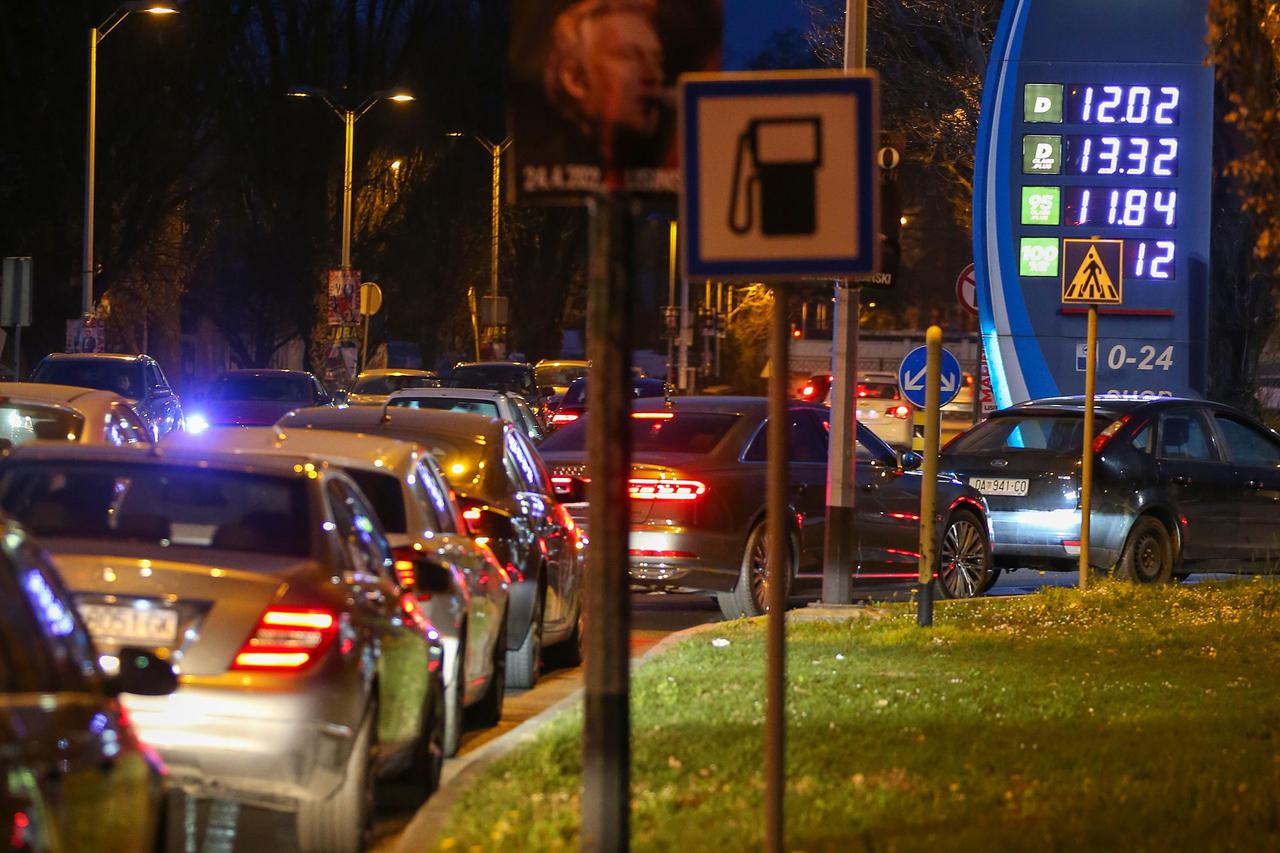 Zagreb: Gužva na benzinskim postajama zbog poskupljenja naftnih derivata