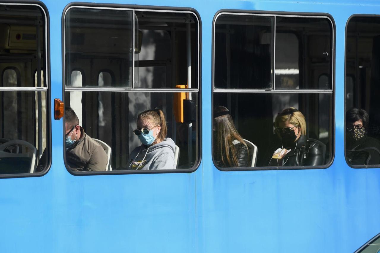 Zagreb: Građani sve više nose maske na otvorenom zbog sve većeg broja zaraženih