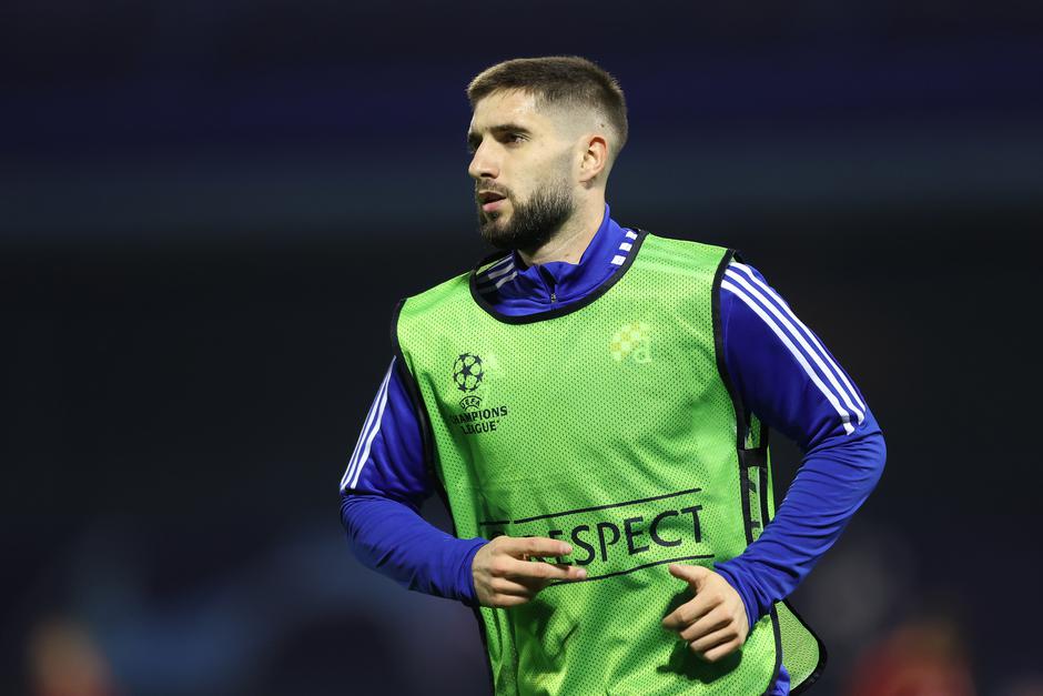 Zagrijavanje nogometaša Dinama i Milana uoči početka utakmice