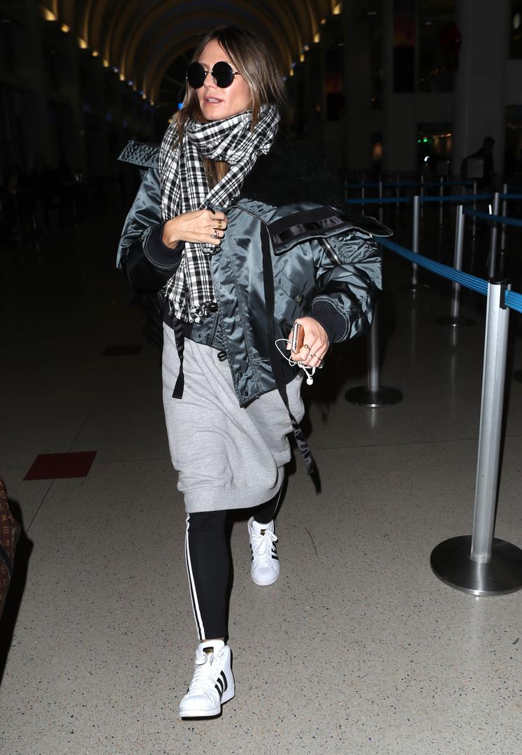 Heidi je htjela proći neopaženo na aerodromu i sakrila se iza sunčanih naočala te se ogrnula velikim šalom.