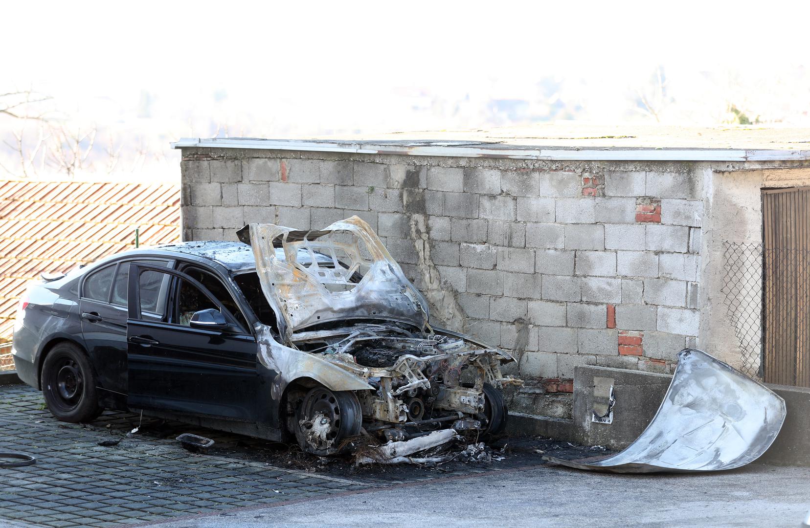 U Susedgradu u Ulici Dominika Mandića oko 2.20 sati, na parkiralištu, iz zasad neutvrđenog razloga izbio je požar na osobnom automobilu marke BMW zagrebačkih registarskih oznaka.