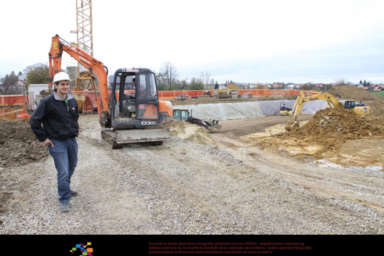 '06.11.2012., Karlovac - Gradiliste buduce stambene zgrade od 75 stanova velicine od 40 do 140 kvadrata. Investitor je tvrtka Odeta vlasnika Slavka Vukovica.  Photo: Kristina Stedul Fabac/PIXSELL'