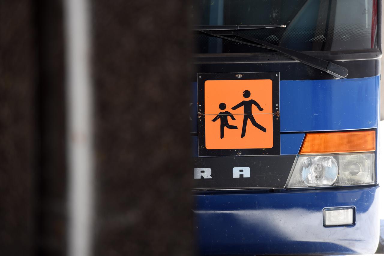 Ilustracija za prijevoz školske djece autobusom